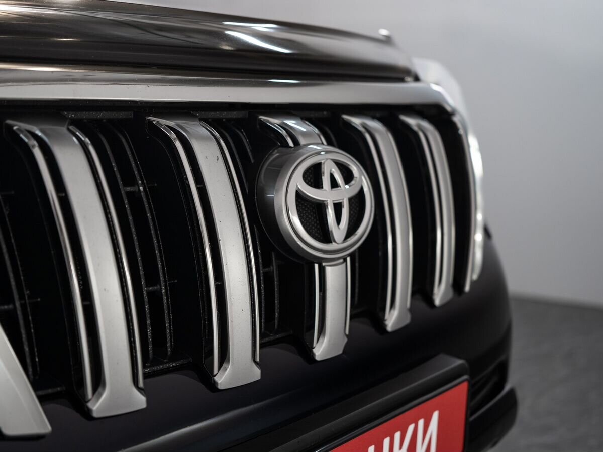 Toyota Land Cruiser Prado 2017 - фото автомобиля