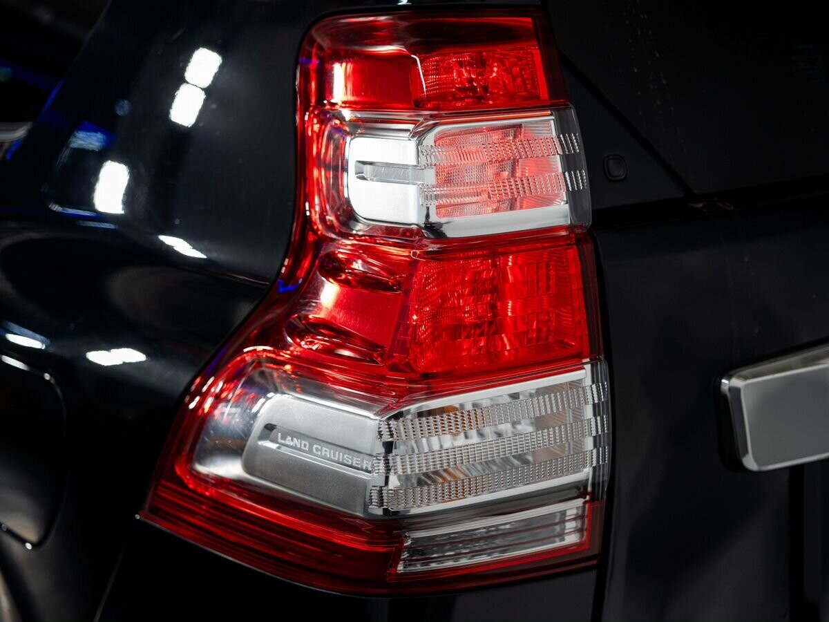 Toyota Land Cruiser Prado 2017 - фото автомобиля