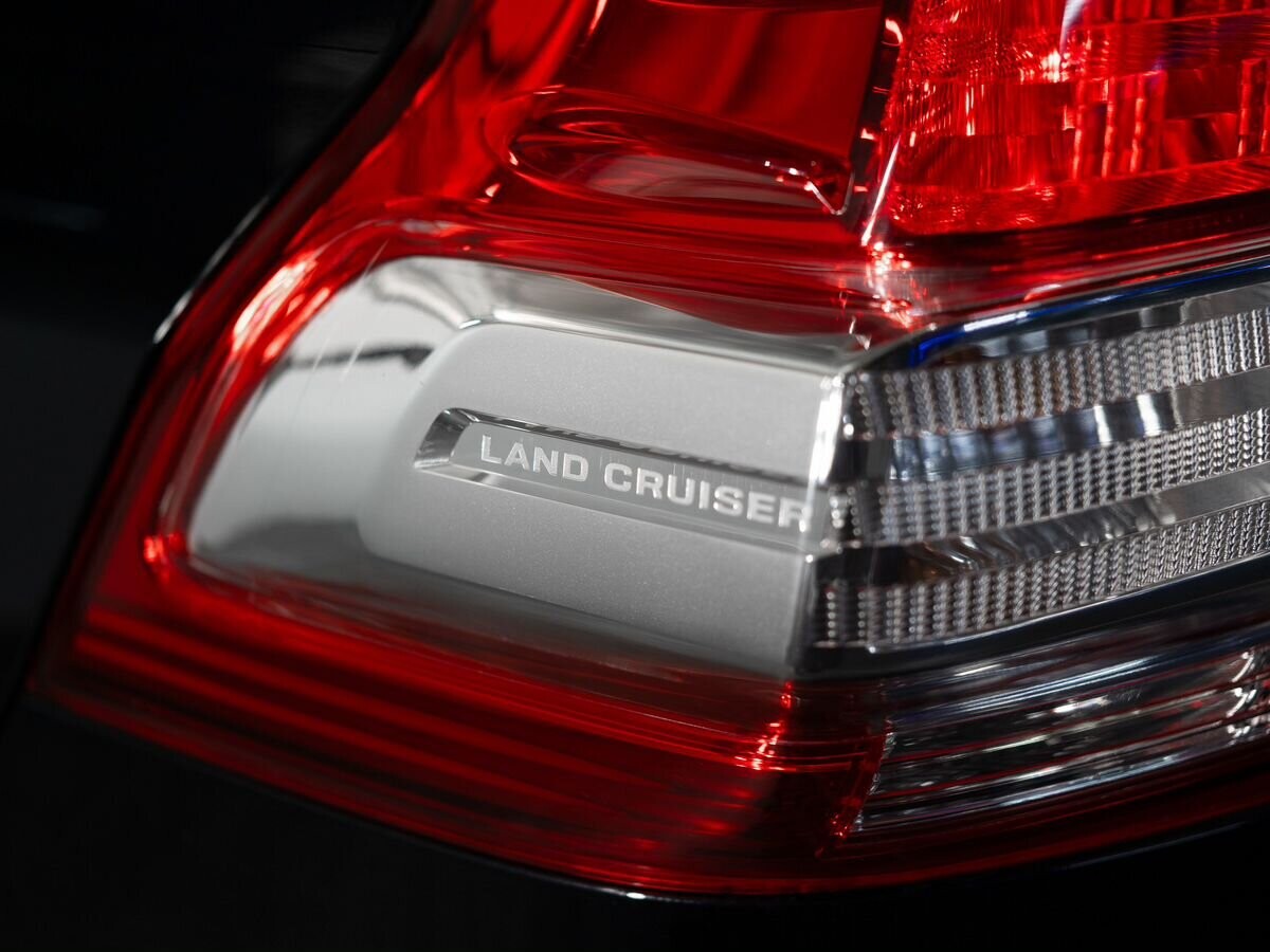 Toyota Land Cruiser Prado 2017 - фото автомобиля