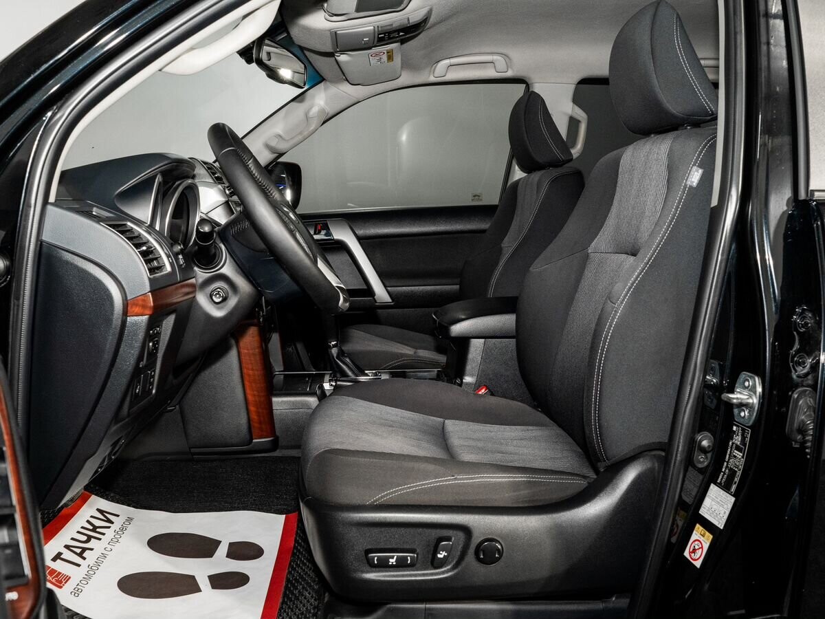 Toyota Land Cruiser Prado 2017 - фото автомобиля