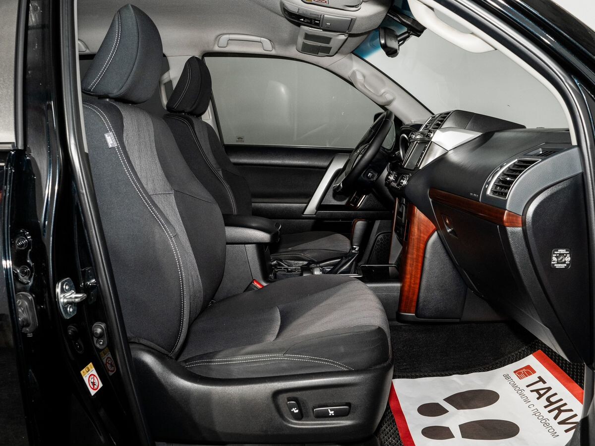 Toyota Land Cruiser Prado 2017 - фото автомобиля