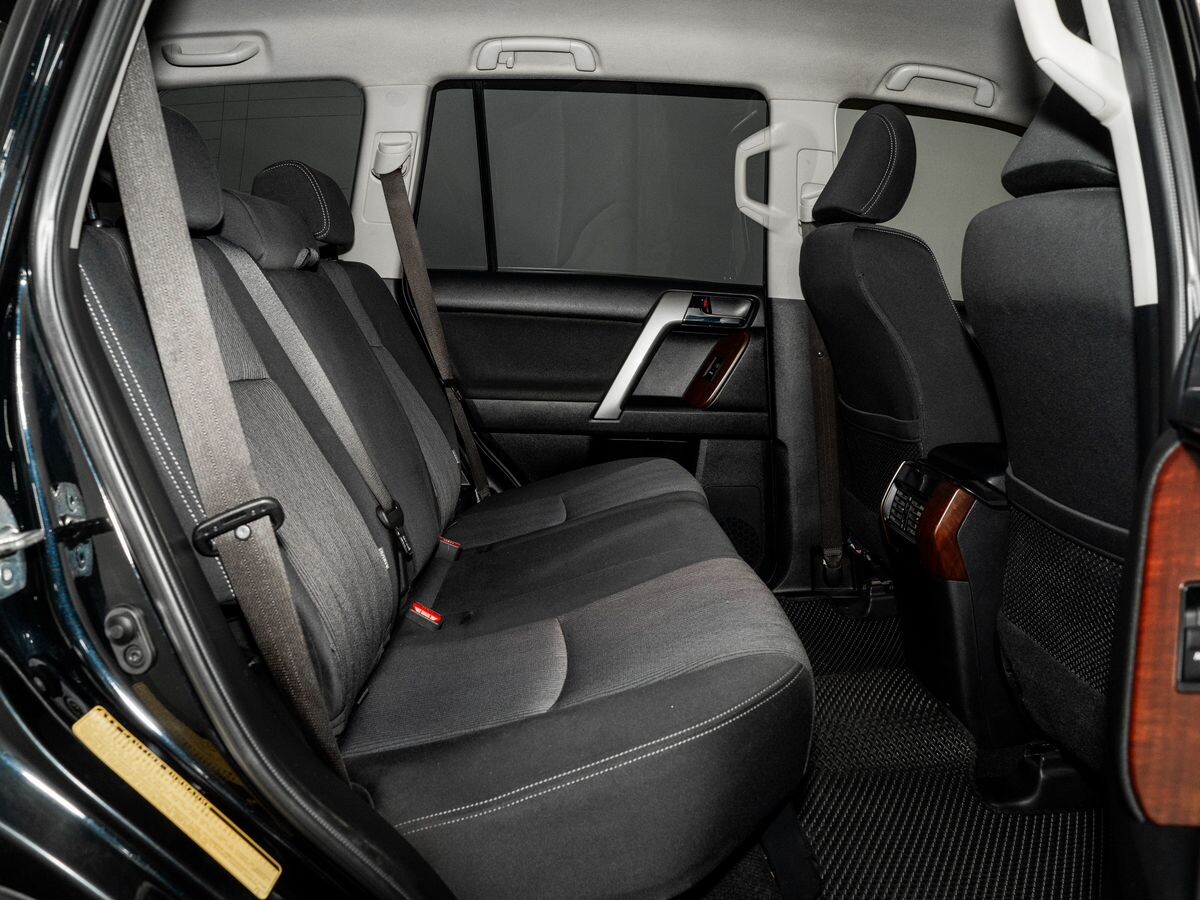 Toyota Land Cruiser Prado 2017 - фото автомобиля