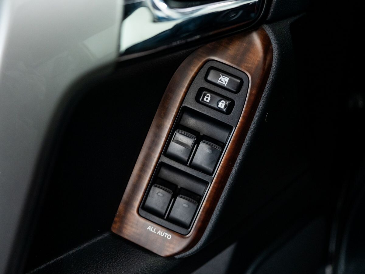 Toyota Land Cruiser Prado 2017 - фото автомобиля