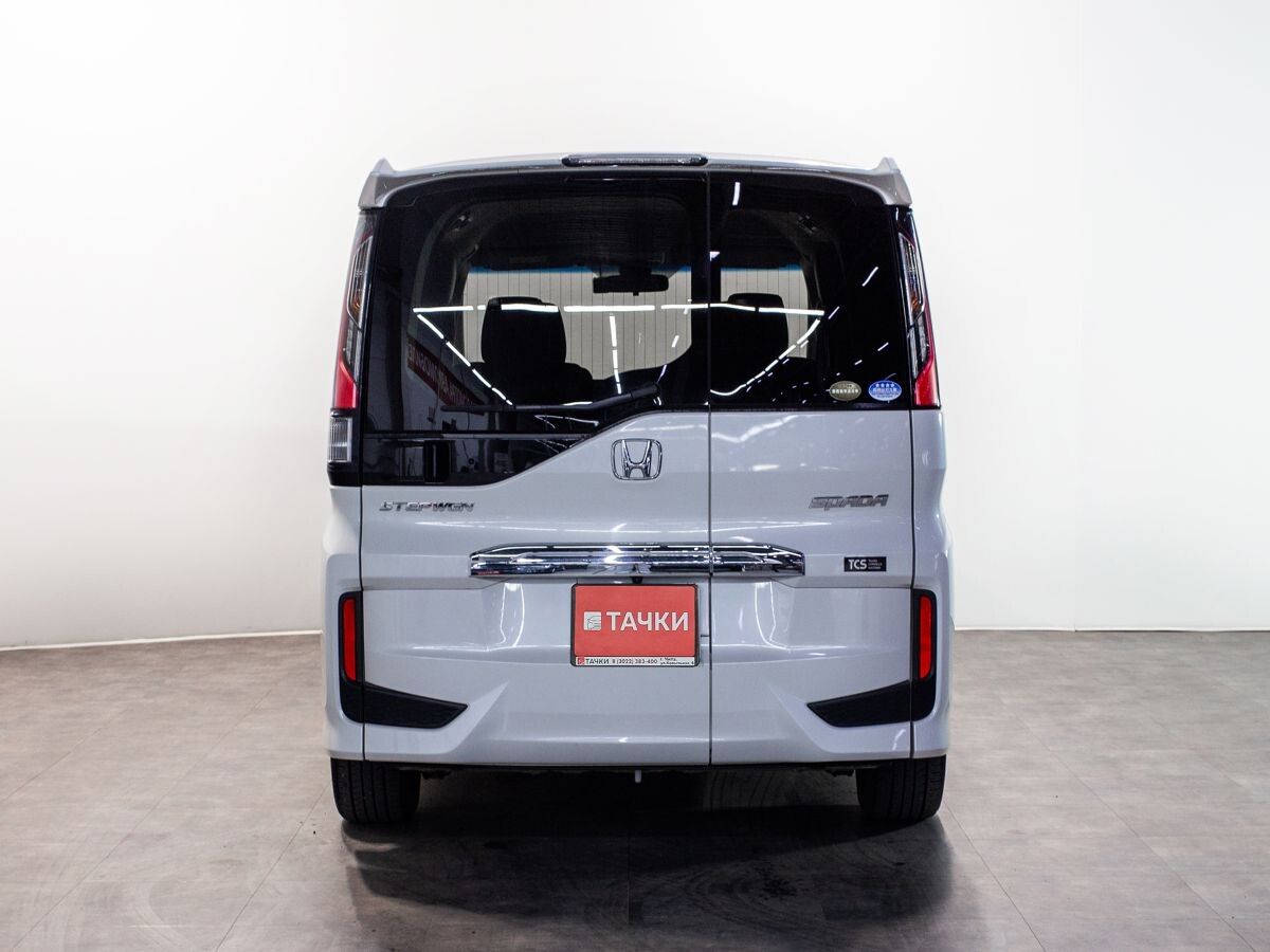 Honda Stepwgn 2018 - фото автомобиля