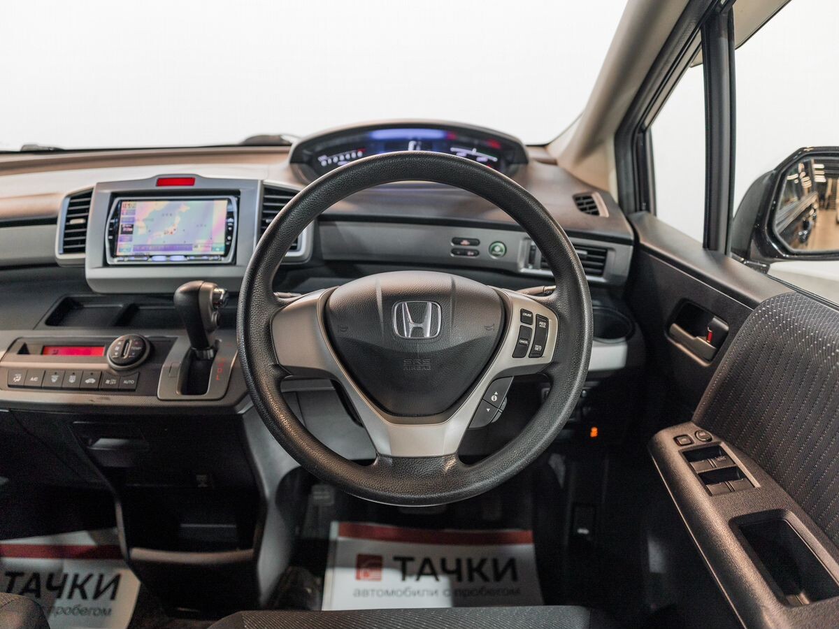 Honda Freed 2011 - фото автомобиля