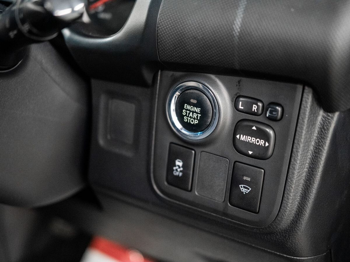 Toyota Wish 2010 - фото автомобиля