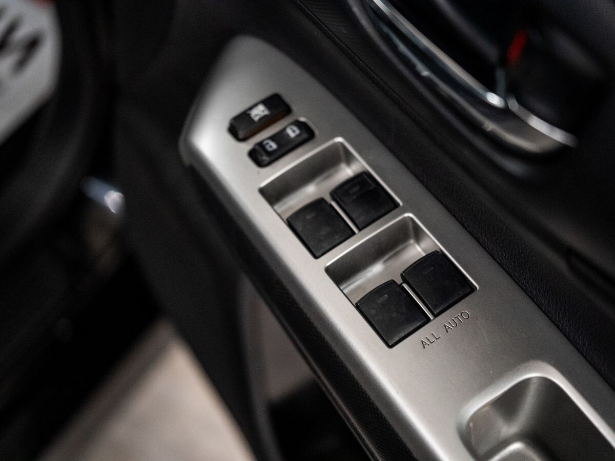 Toyota Wish 2010 - фото автомобиля