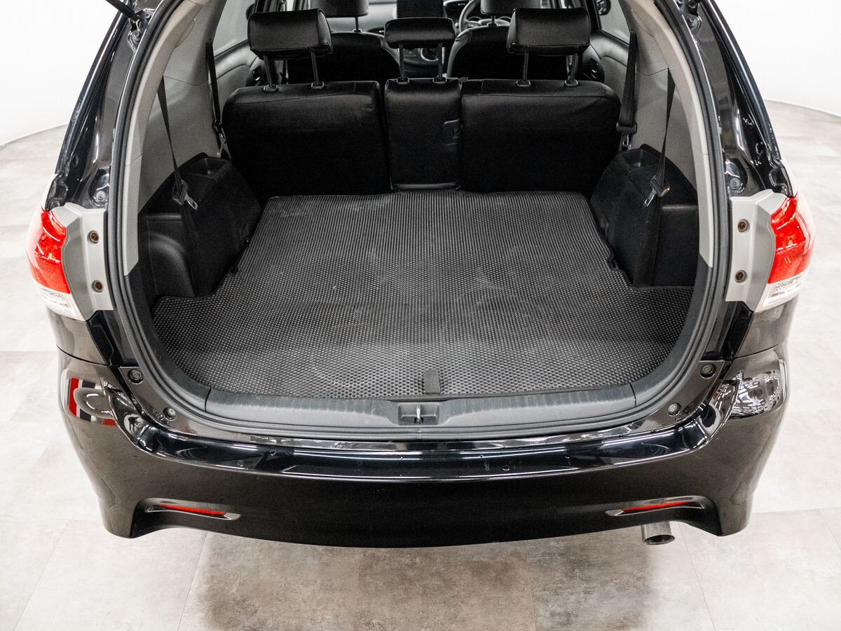 Toyota Wish 2010 - фото автомобиля