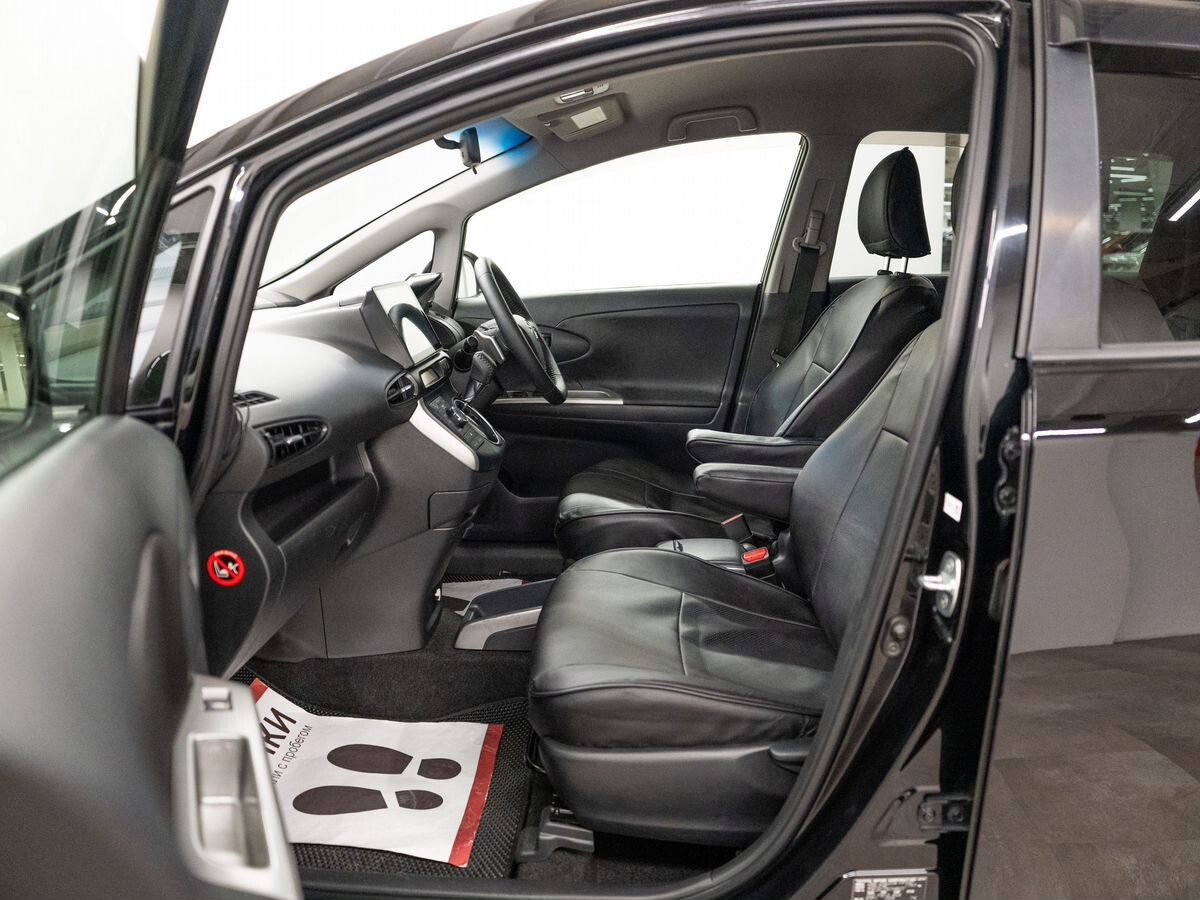 Toyota Wish 2010 - фото автомобиля