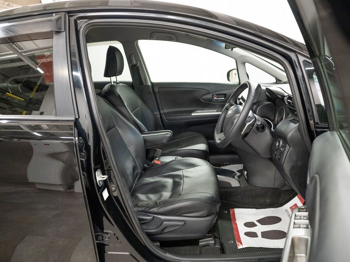 Toyota Wish 2010 - фото автомобиля