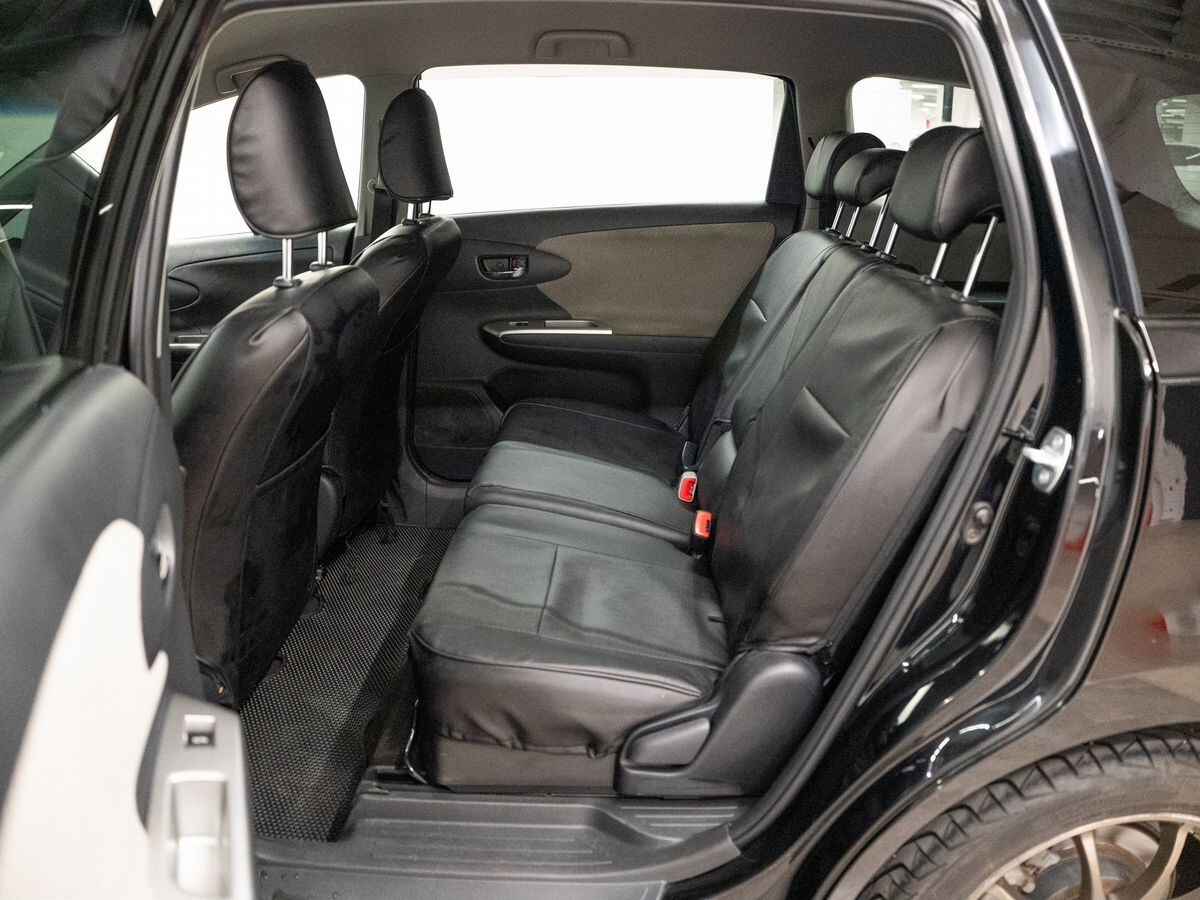 Toyota Wish 2010 - фото автомобиля