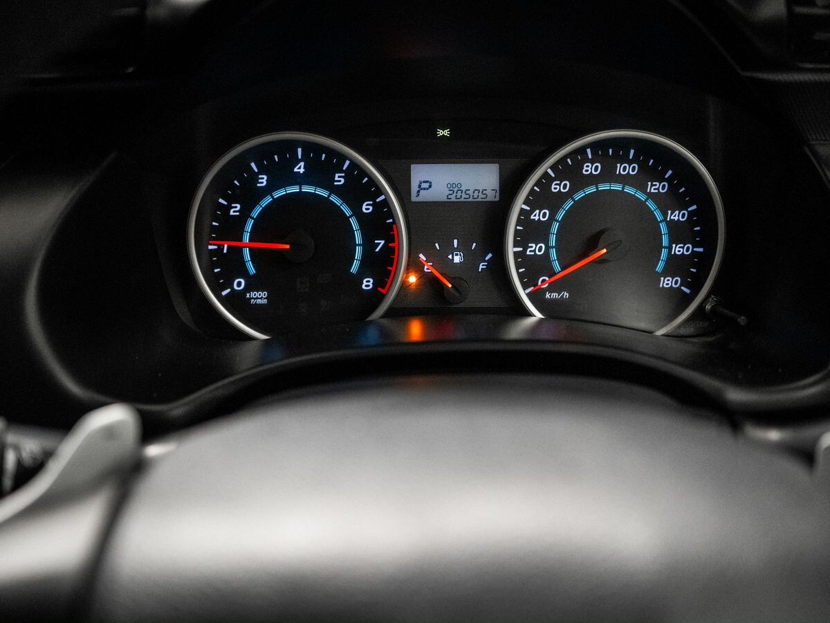 Toyota Wish 2010 - фото автомобиля