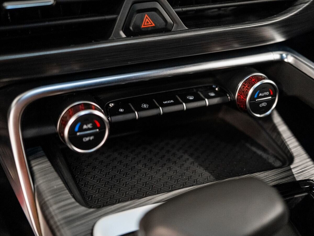 Geely Tugella 2023 - фото автомобиля