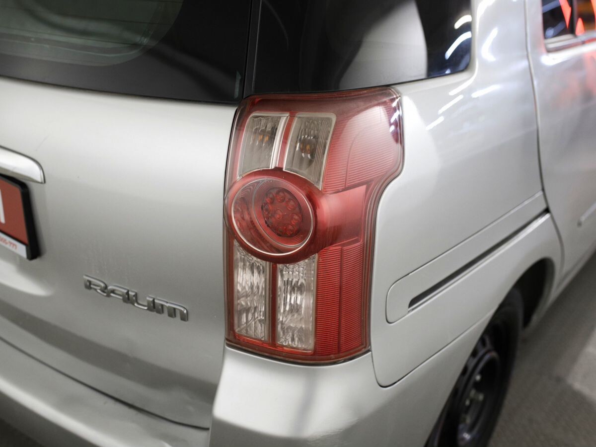 Toyota Raum 2009 - фото автомобиля