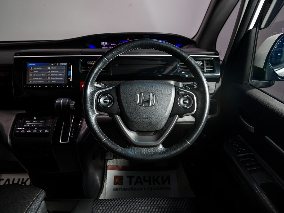 Honda Stepwgn 2015 - фото автомобиля