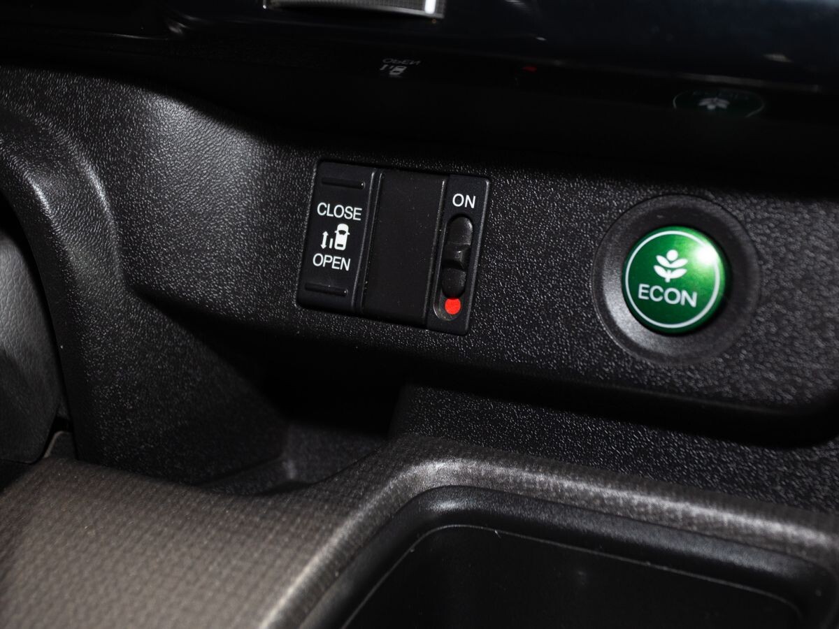 Honda Stepwgn 2015 - фото автомобиля