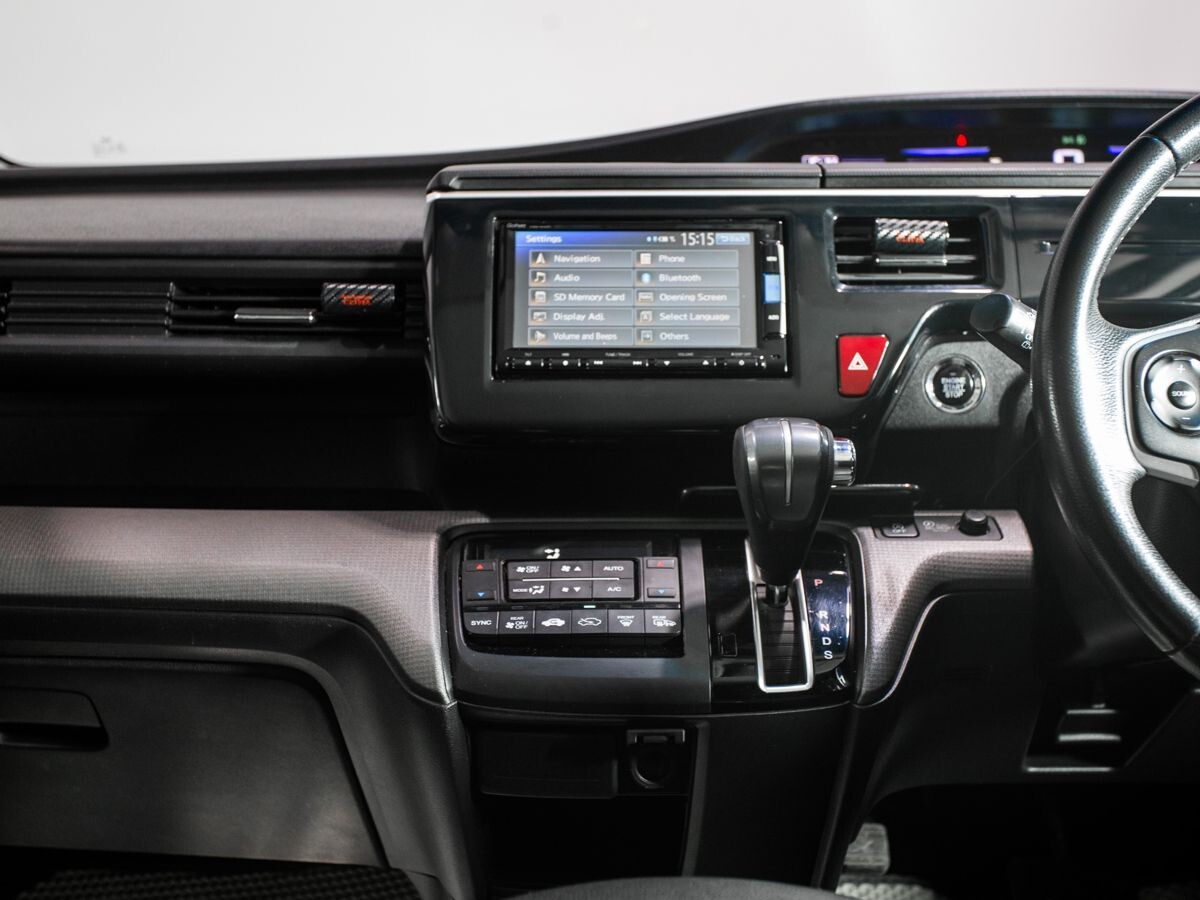 Honda Stepwgn 2015 - фото автомобиля