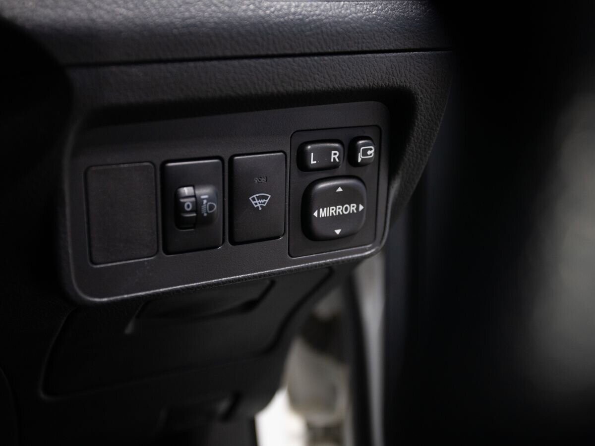 Toyota Corolla 2010 - фото автомобиля