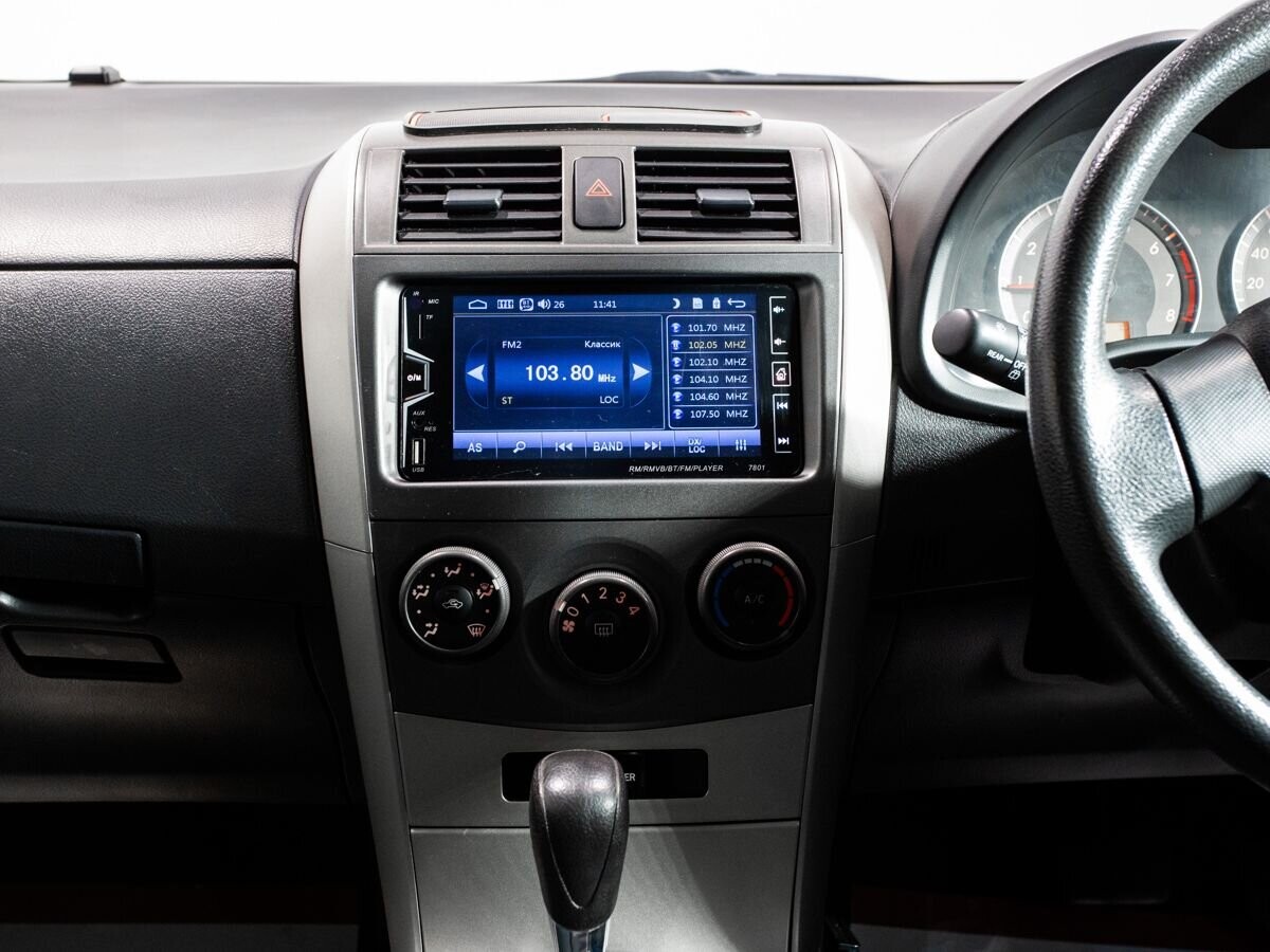 Toyota Corolla 2010 - фото автомобиля