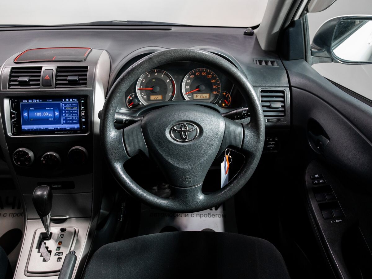 Toyota Corolla 2010 - фото автомобиля