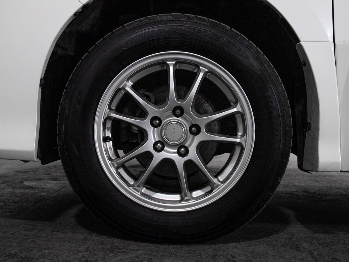 Toyota Noah 2014 - фото автомобиля