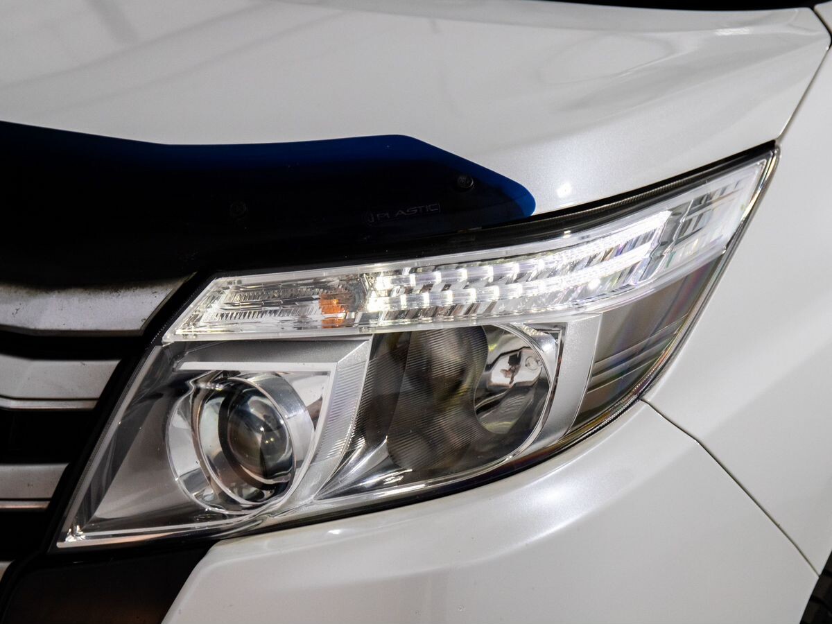 Toyota Noah 2014 - фото автомобиля