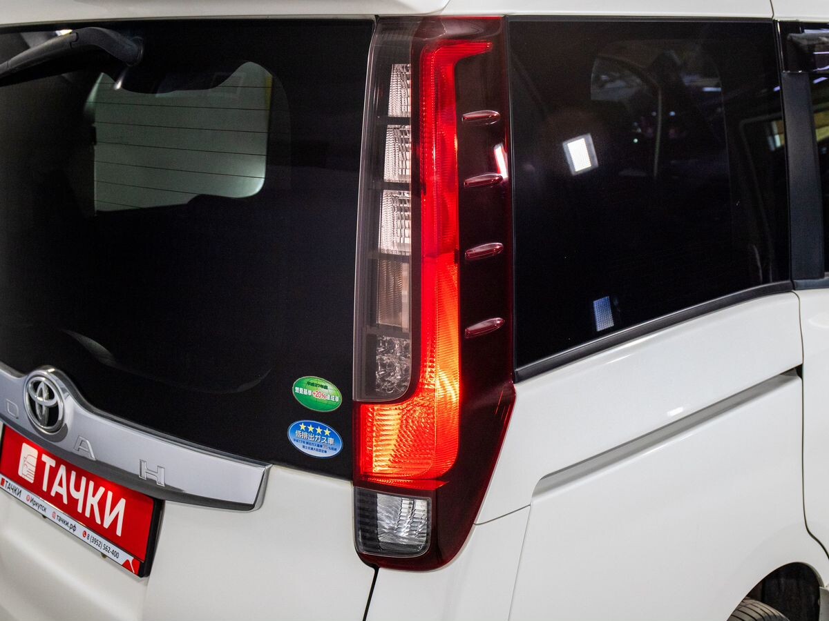 Toyota Noah 2014 - фото автомобиля