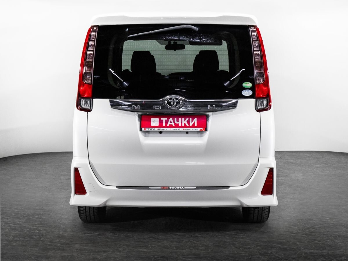 Toyota Noah 2014 - фото автомобиля