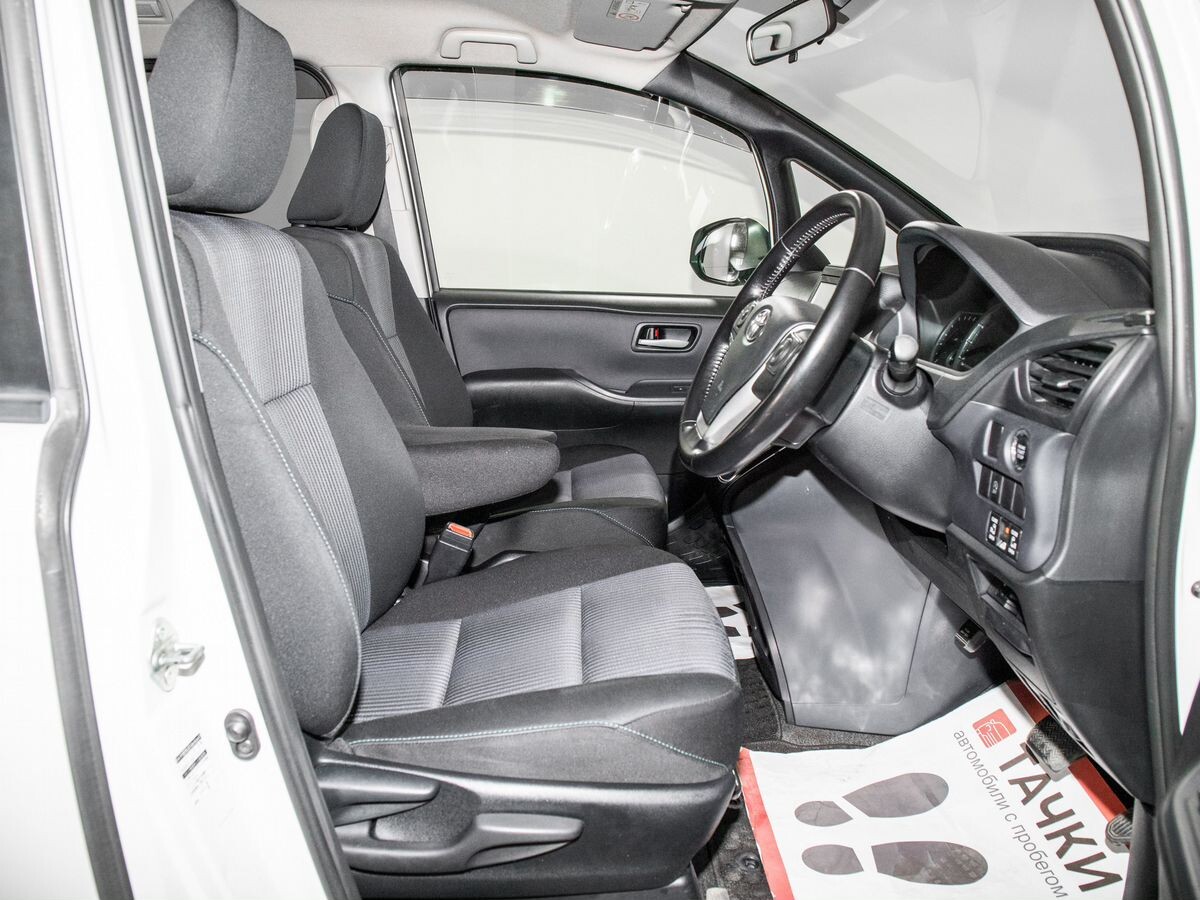 Toyota Noah 2014 - фото автомобиля