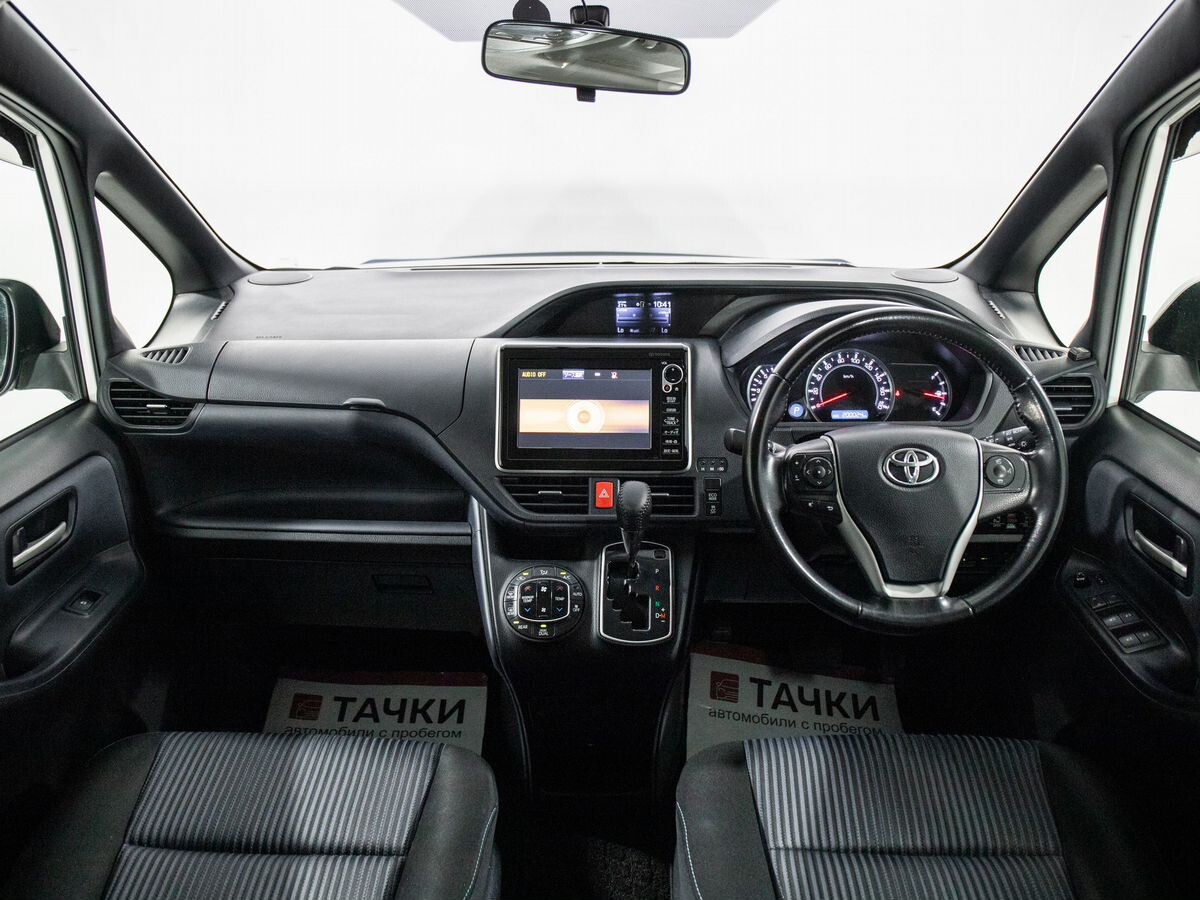 Toyota Noah 2014 - фото автомобиля