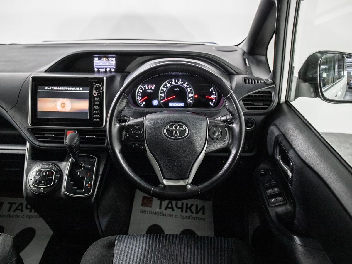 Toyota Noah 2014 - фото автомобиля