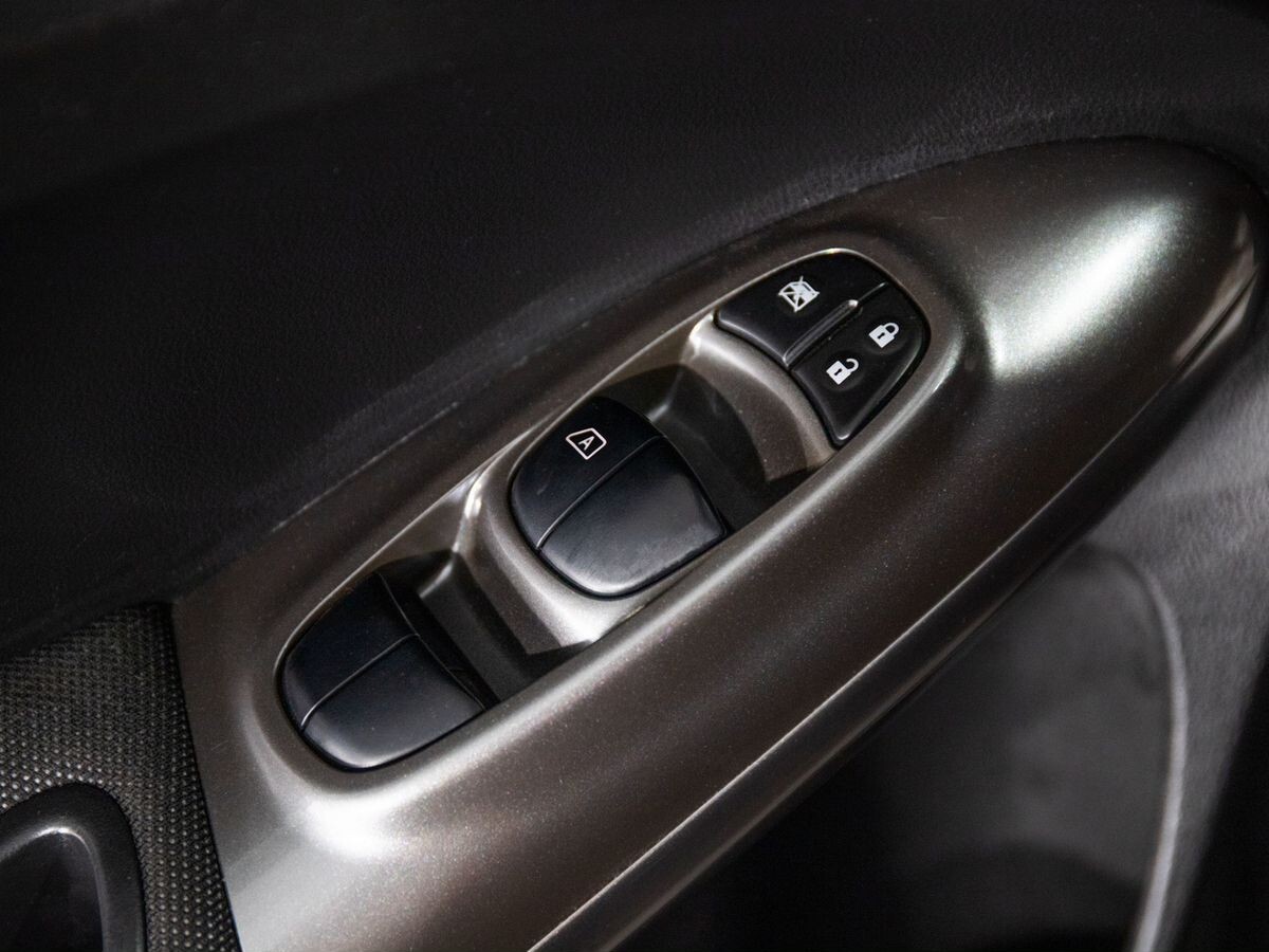 Nissan Juke 2011 - фото автомобиля