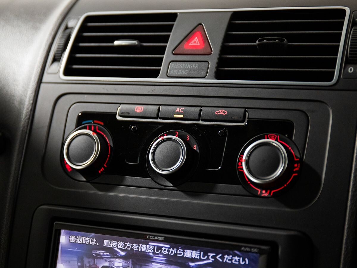 Volkswagen Touran 2012 - фото автомобиля