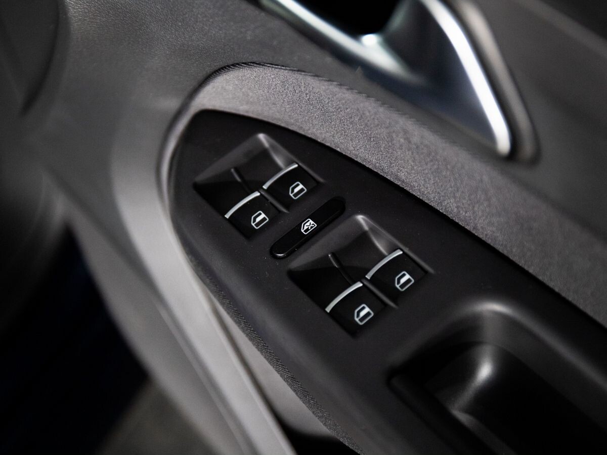 Volkswagen Touran 2012 - фото автомобиля