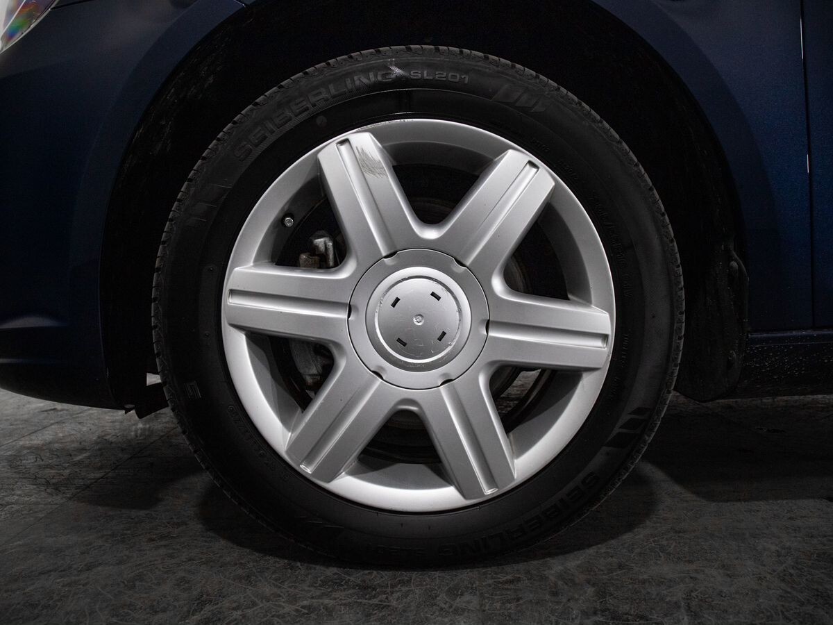 Volkswagen Touran 2012 - фото автомобиля