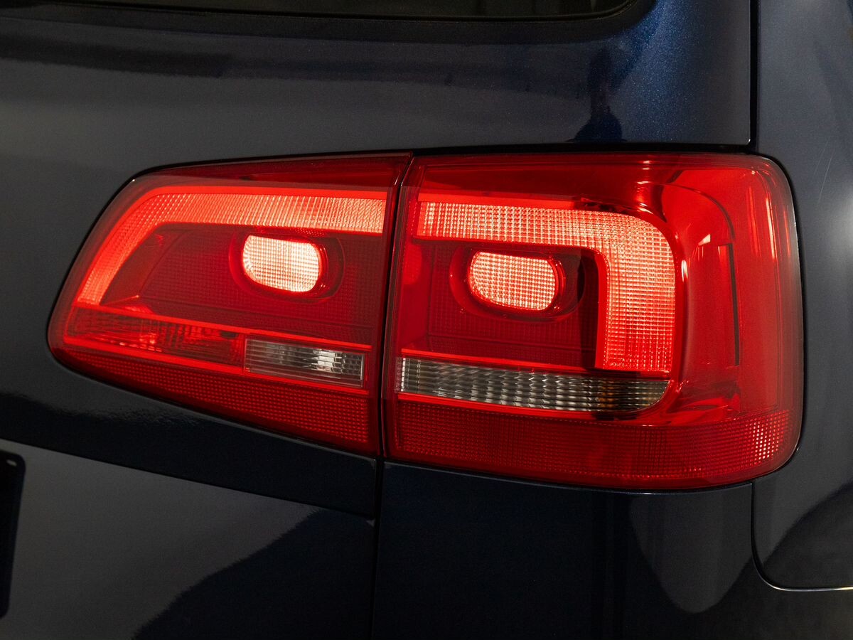 Volkswagen Touran 2012 - фото автомобиля