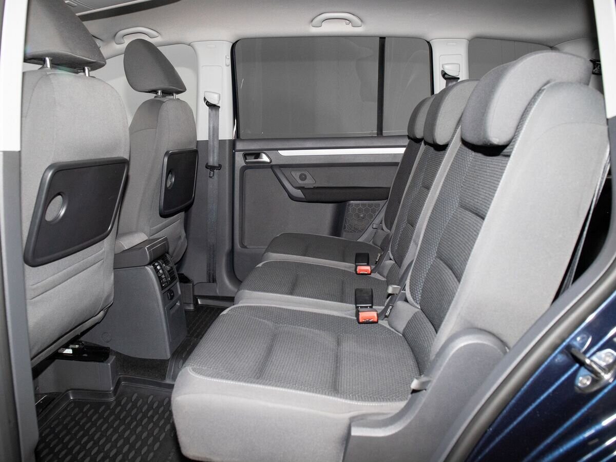 Volkswagen Touran 2012 - фото автомобиля