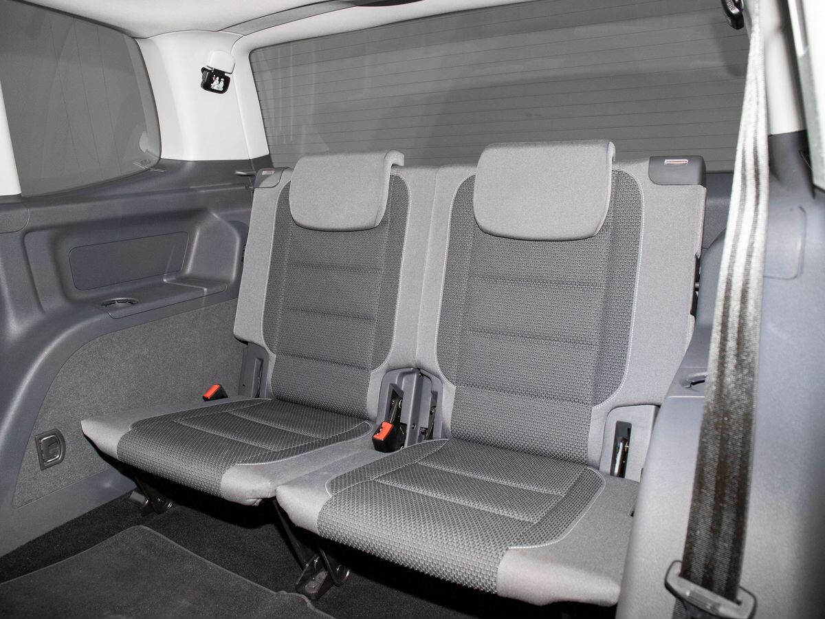 Volkswagen Touran 2012 - фото автомобиля