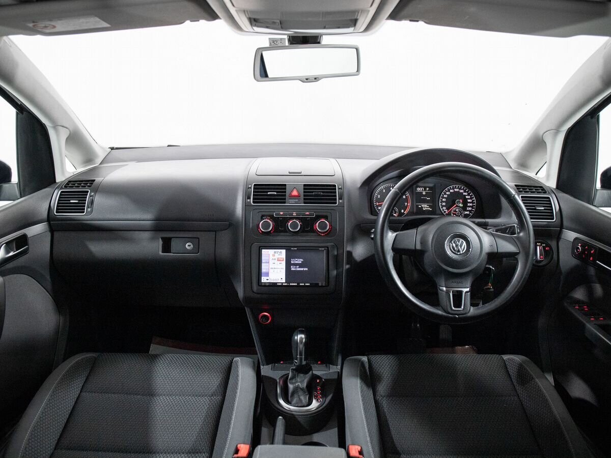 Volkswagen Touran 2012 - фото автомобиля