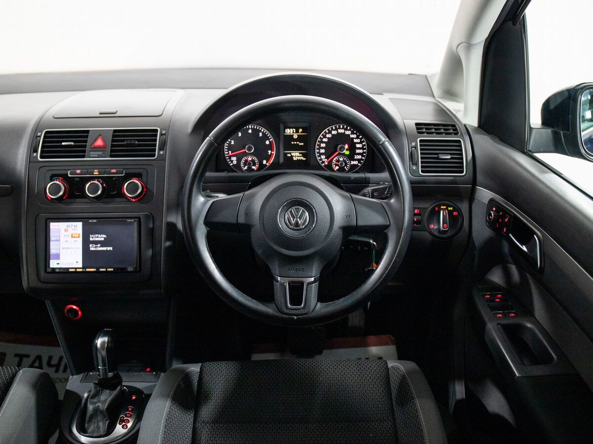 Volkswagen Touran 2012 - фото автомобиля