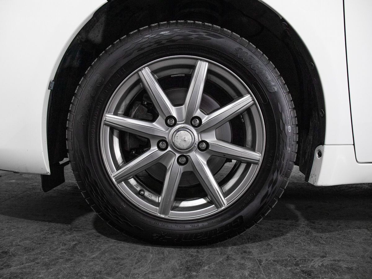 Toyota Avensis 2016 - фото автомобиля