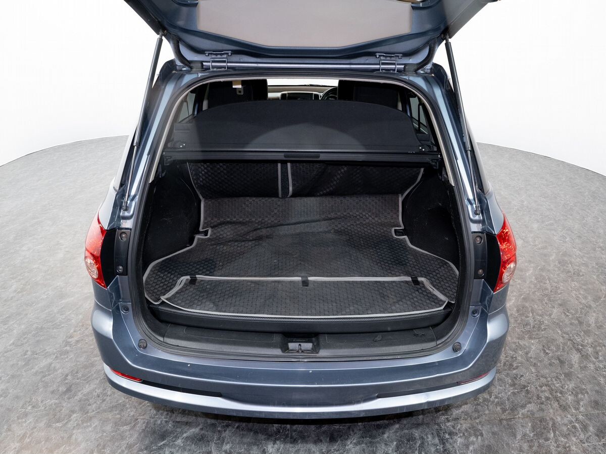 Nissan Wingroad 2013 - фото автомобиля