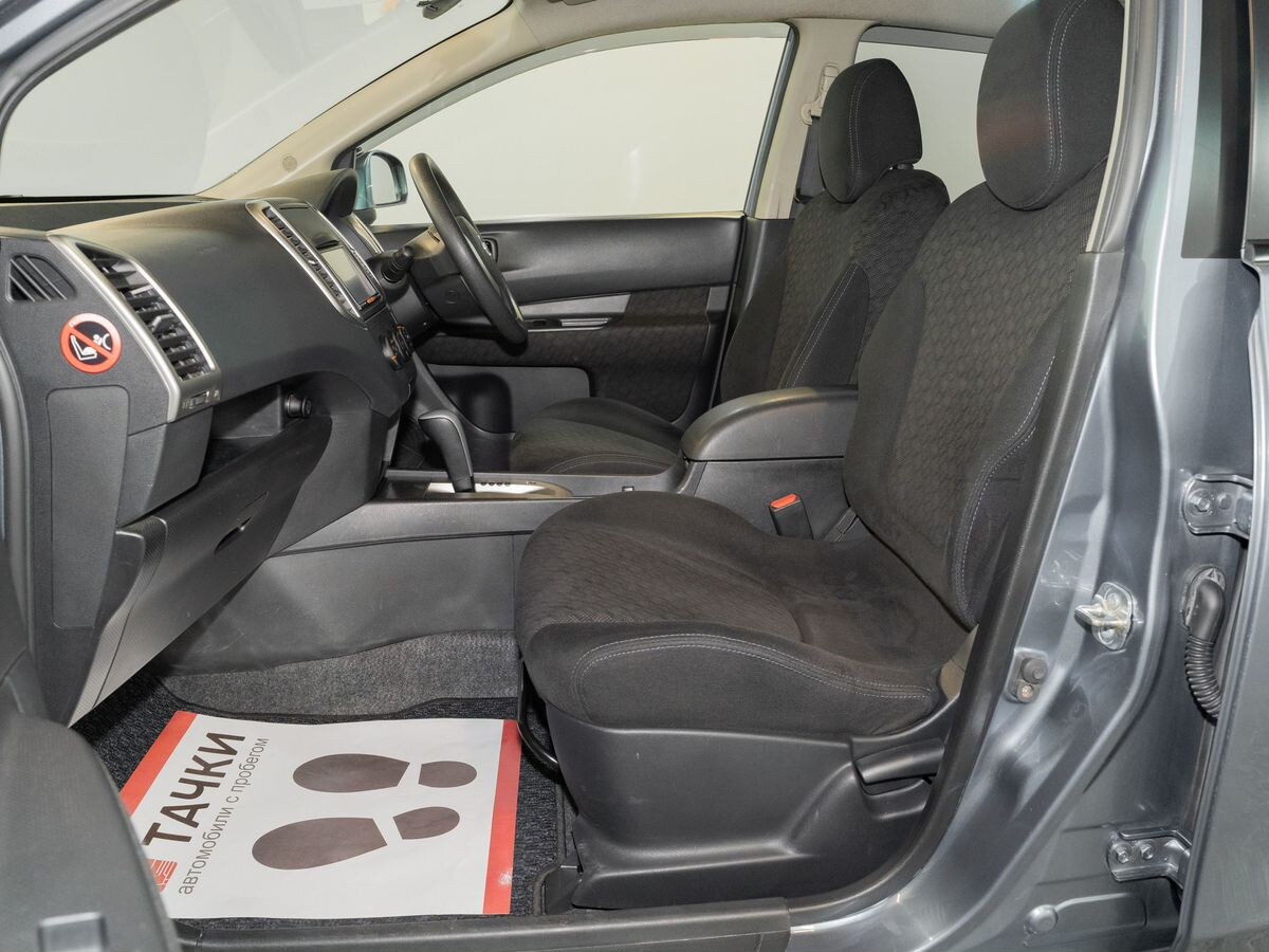 Nissan Wingroad 2013 - фото автомобиля