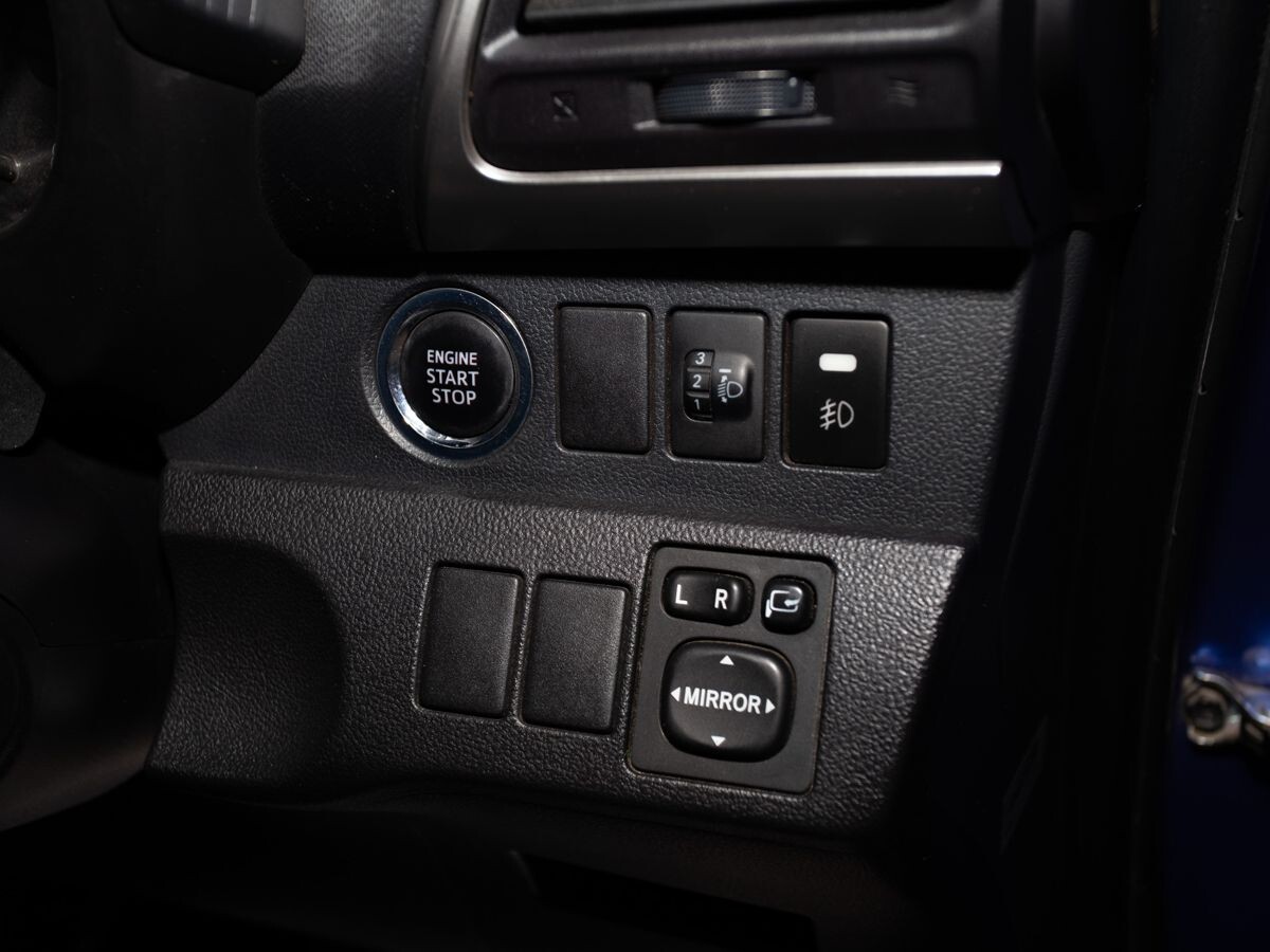 Toyota Ractis 2011 - фото автомобиля