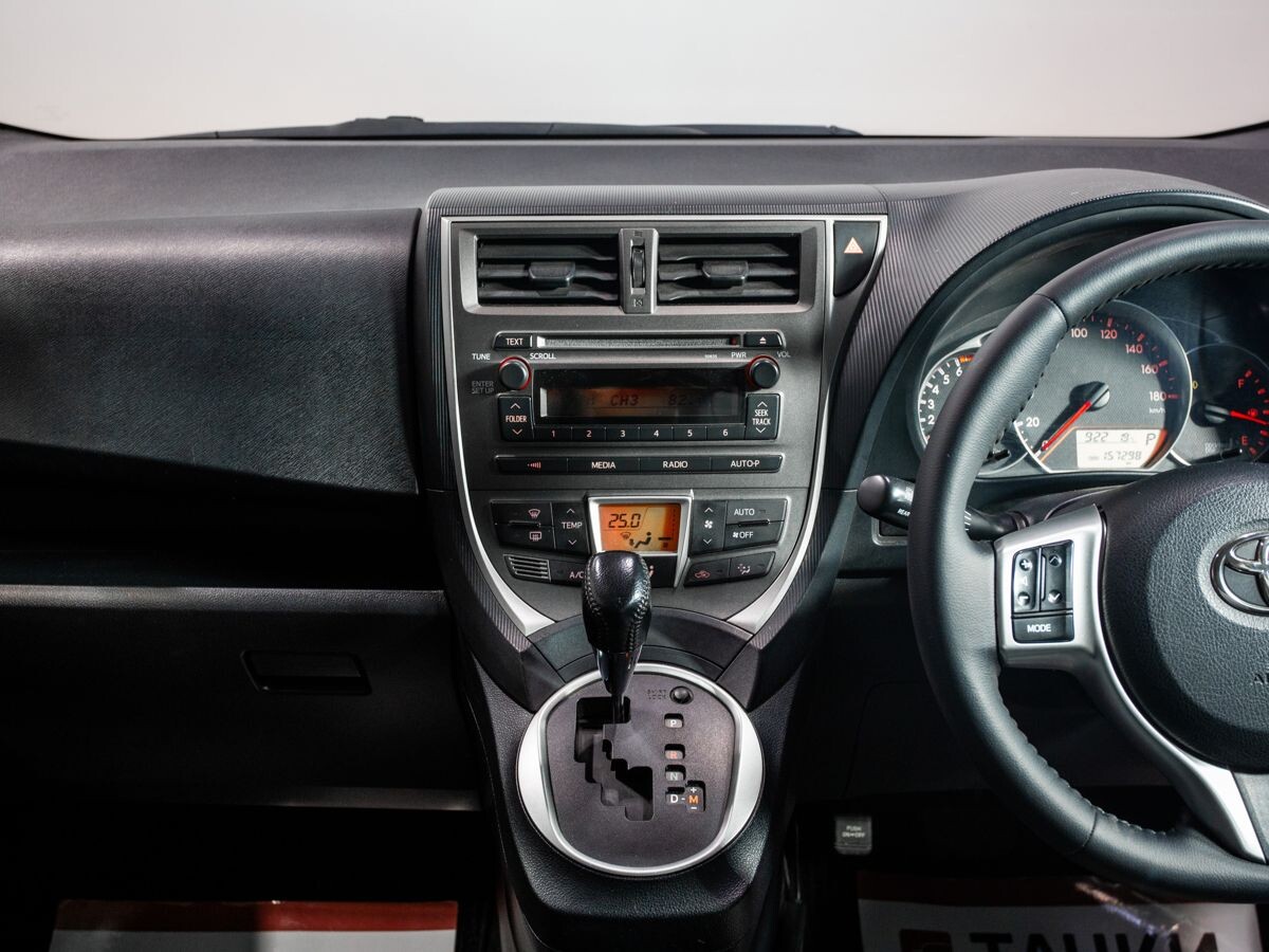 Toyota Ractis 2011 - фото автомобиля