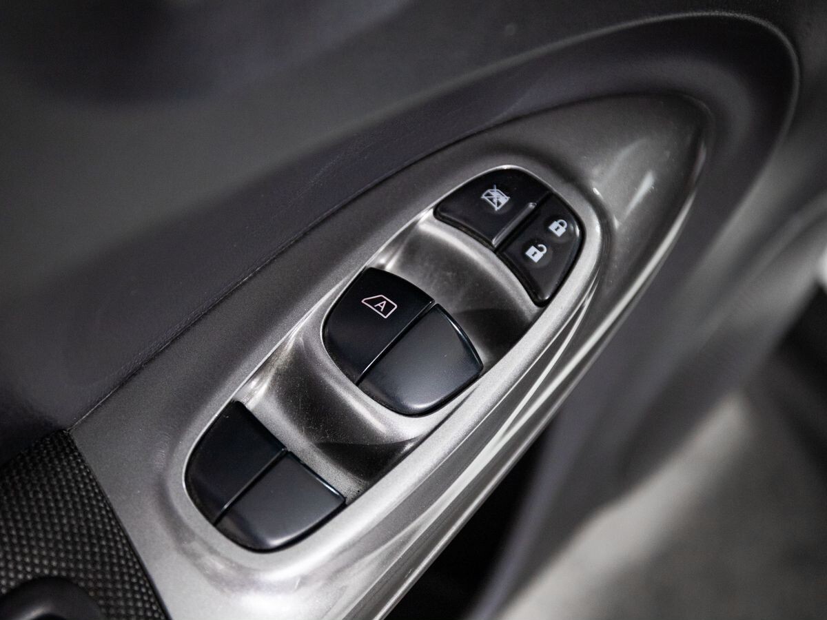 Nissan Juke 2012 - фото автомобиля