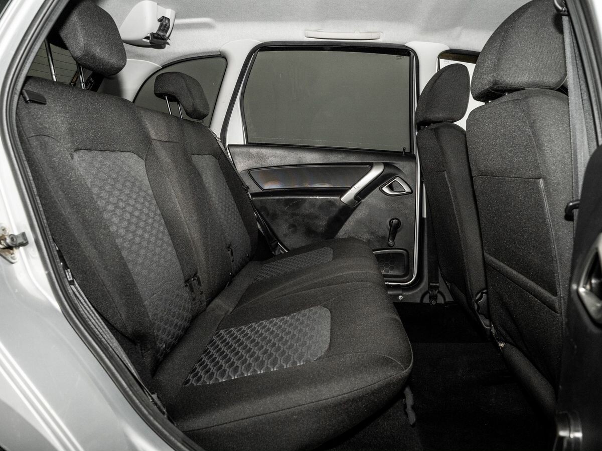 Lada (ВАЗ) Granta 2019 - фото автомобиля