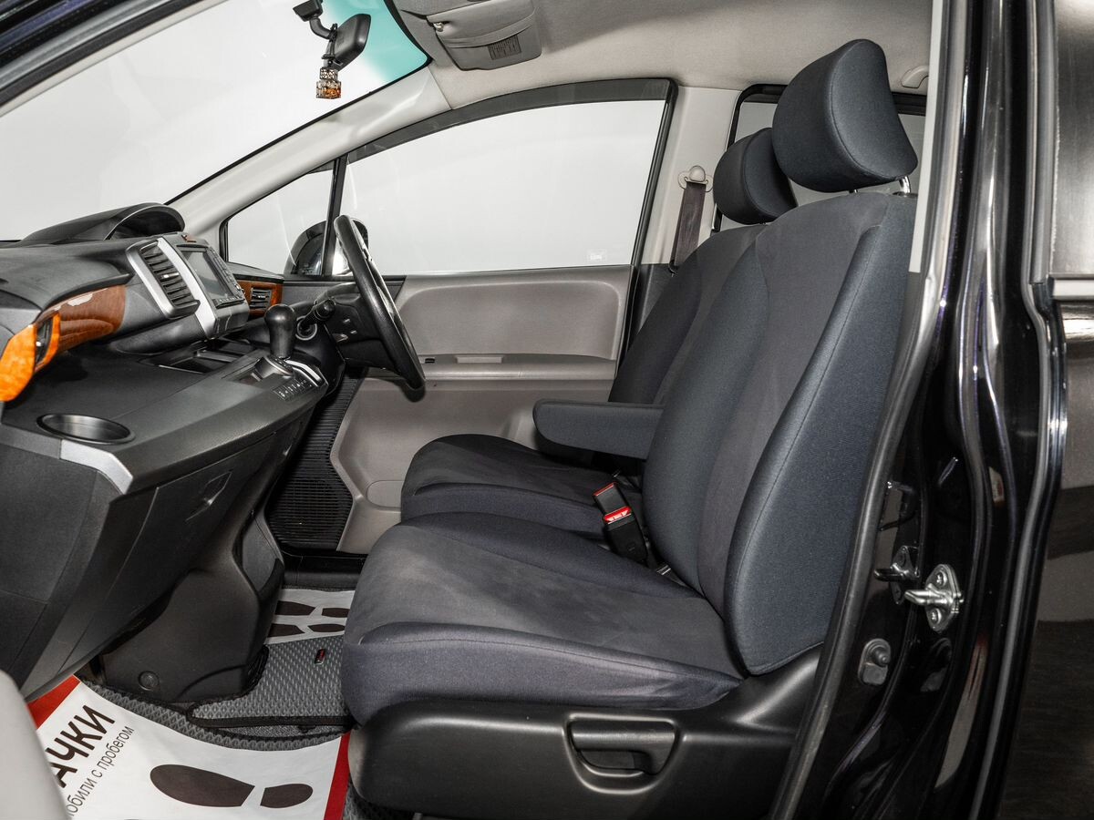 Honda Freed 2010 - фото автомобиля