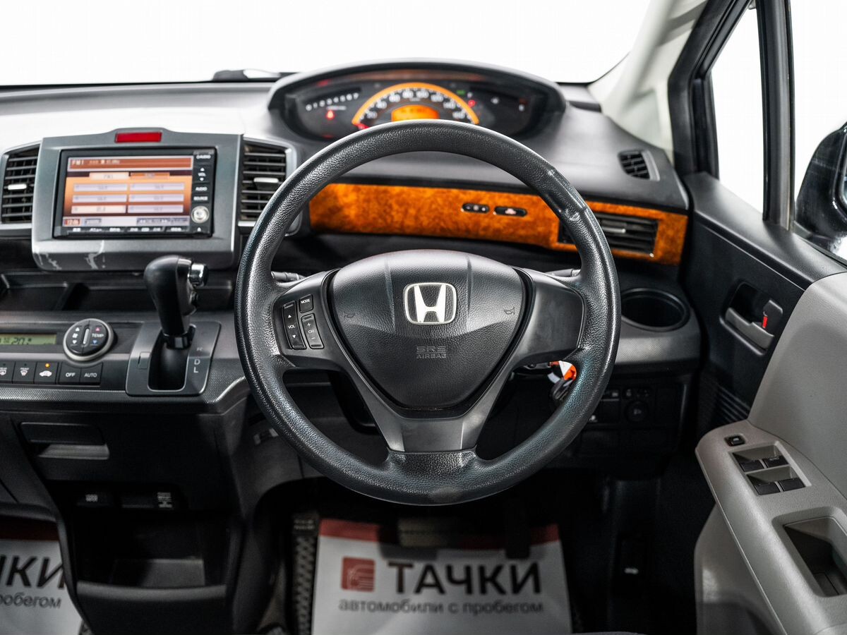 Honda Freed 2010 - фото автомобиля