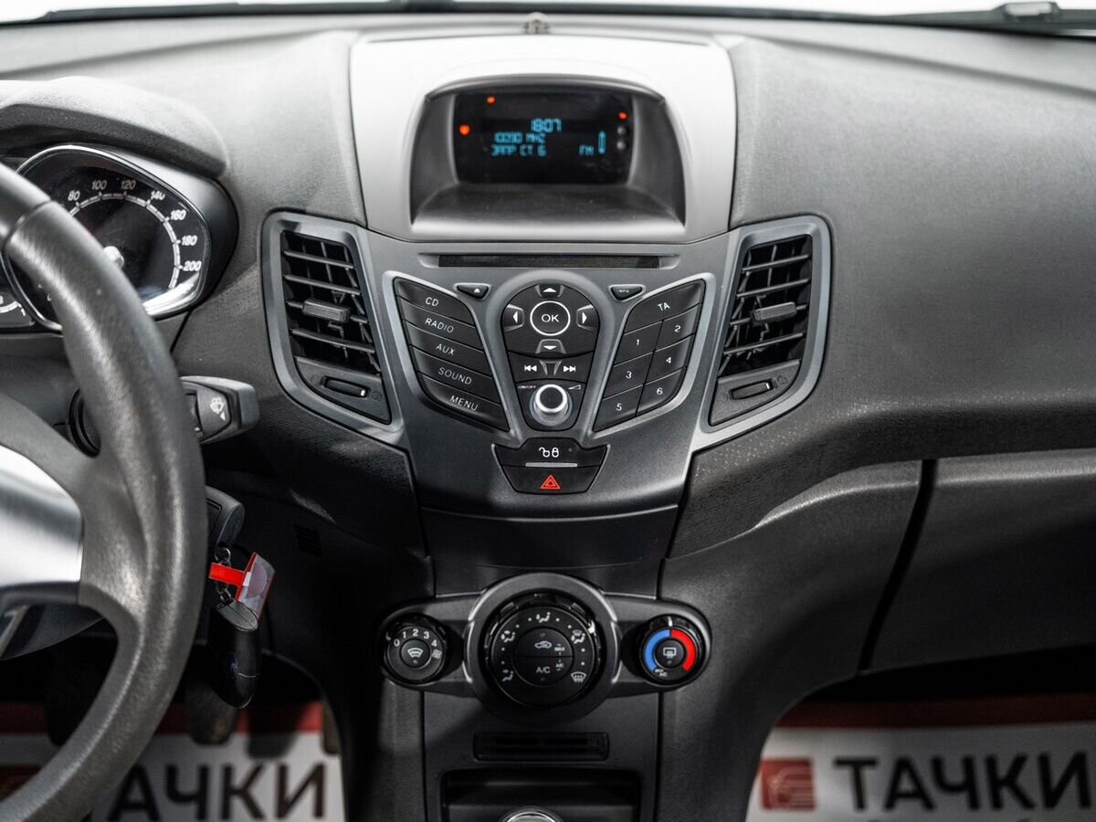 Ford Fiesta 2015 - фото автомобиля